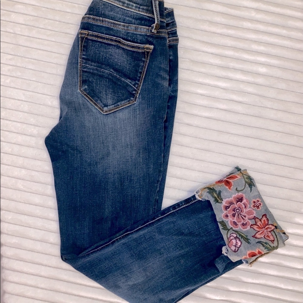 Womens Embroidered Capris